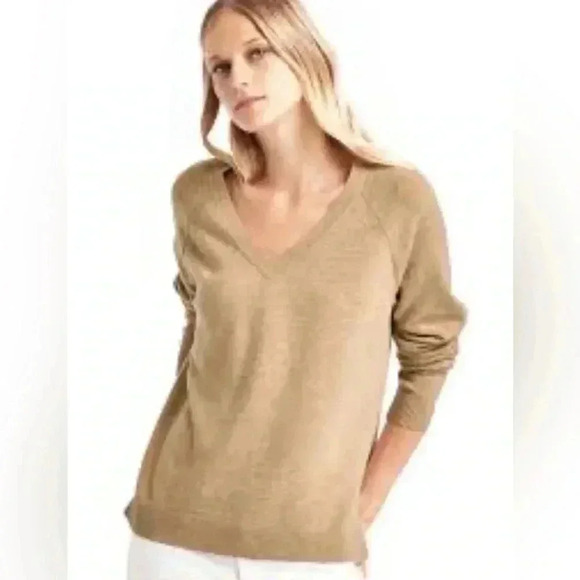 Gap Womens  Sweater  Long Sleeve Brown Cashew V-Neck Merino Wool Blend size M - Picture 1 of 4